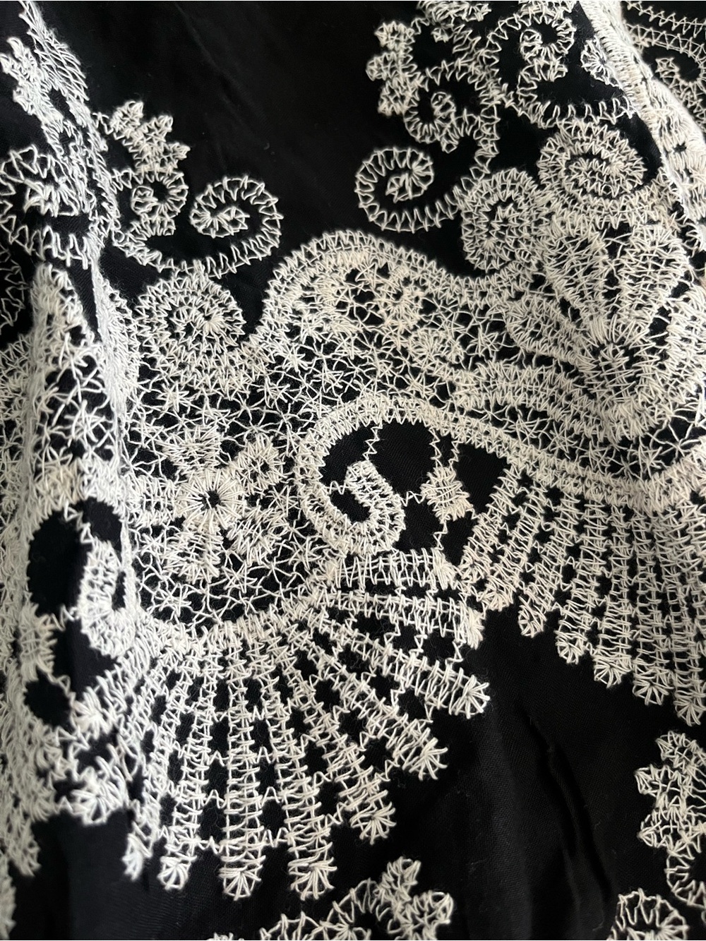 Solitaire Black and Cream Embroidered Lace Kimono - Picture 2 of 12